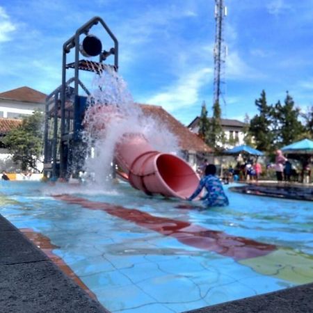 Puncak Village Hotel & Kampung Main Anak Gadok ภายนอก รูปภาพ